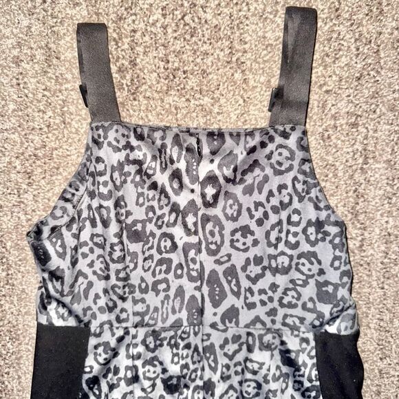 DAZY Women's Black Grey Cheetah Print Velour Shift Dress Size Medium - Picture 10 of 10